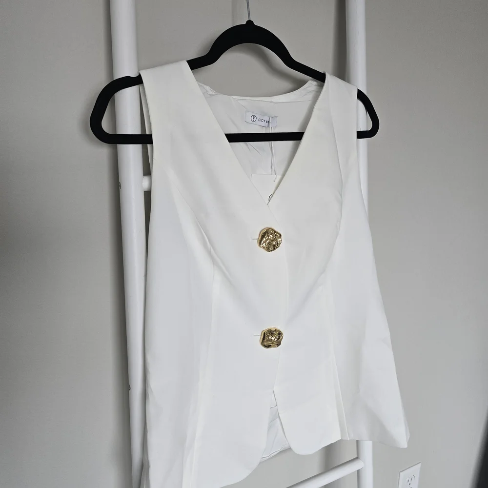 Elegant White Vest Top Gold Flower Buttons Size M - Picture 5 of 7